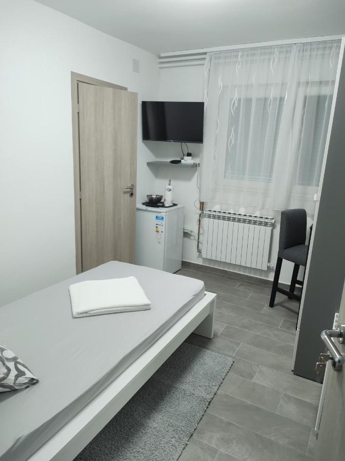 Happy Room Karlovac Extérieur photo